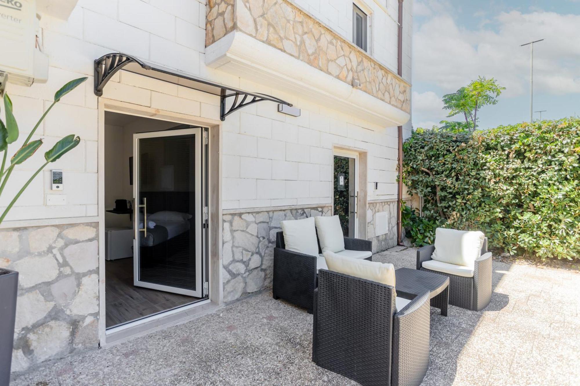 Pietramare Luxury Suites Bari Exterior foto